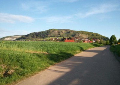 Blick auf Kohlberg mit Jusi und Steinbruch im Hintergrund