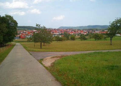 Blick vom Eingang Steinbruch zurück auf Erkenbrechtsweiler