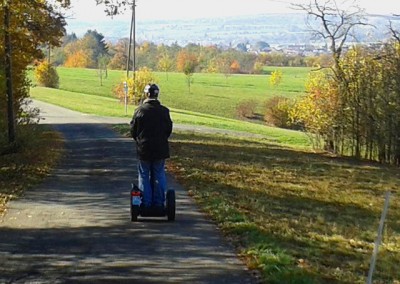 SEGWAY Fahrer auf dem Weg nach Gomaringen