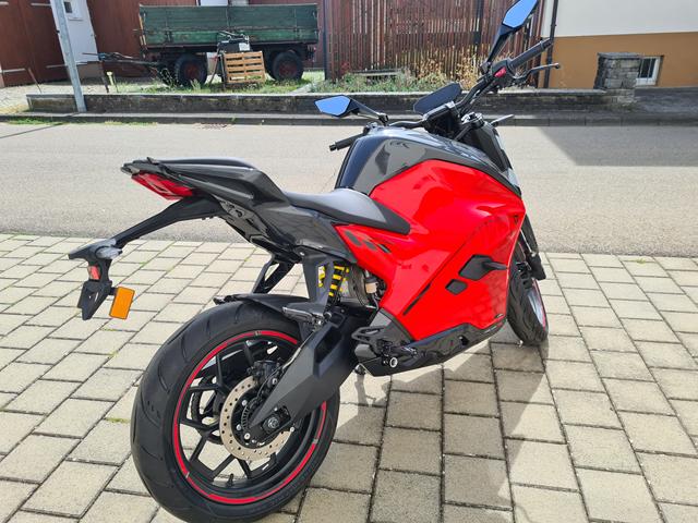 Ultraviolette F77 Superstreet Recon hinten rechts Ultraviolette F77 Superstreet Recon hinten rechts