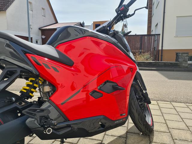 Ultraviolette F77 Superstreet Recon Verkleidung rechts Ultraviolette F77 Superstreet Recon Verkleidung rechts